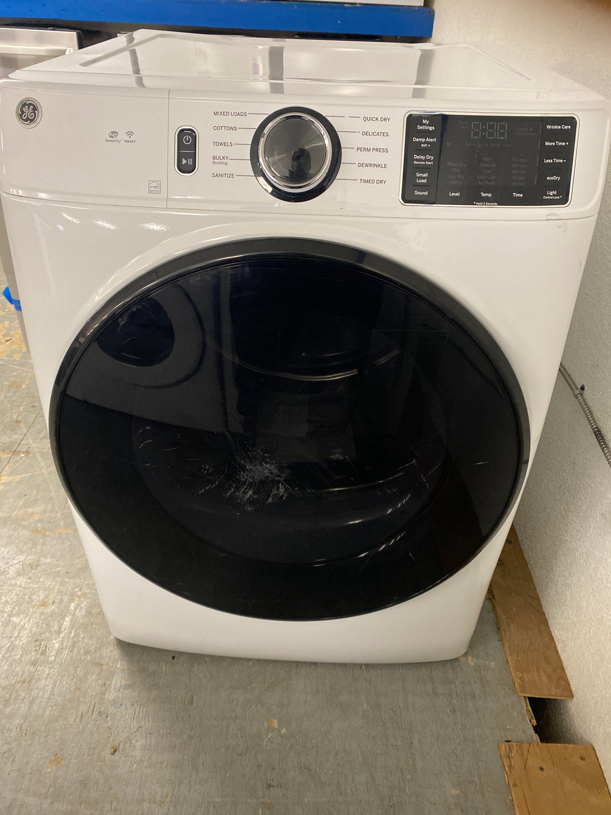 GE 7.4 cu. ft. Natural Gas Dryer
