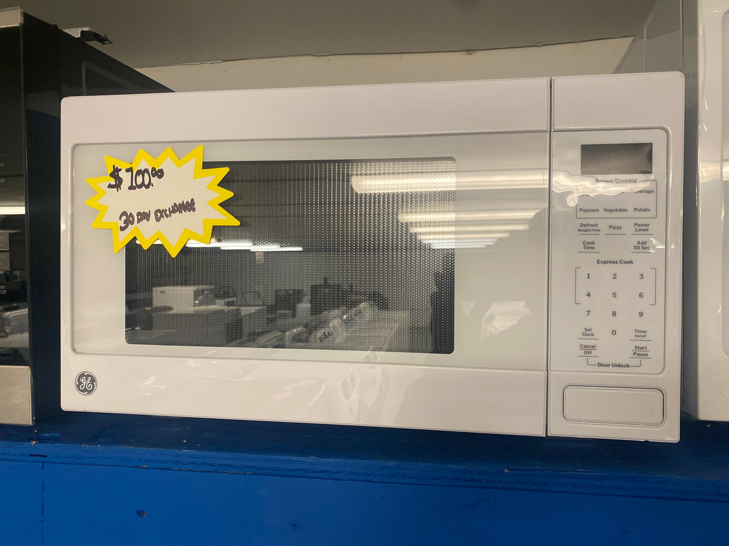 GE 1.0 cu. ft. Countertop Microwave