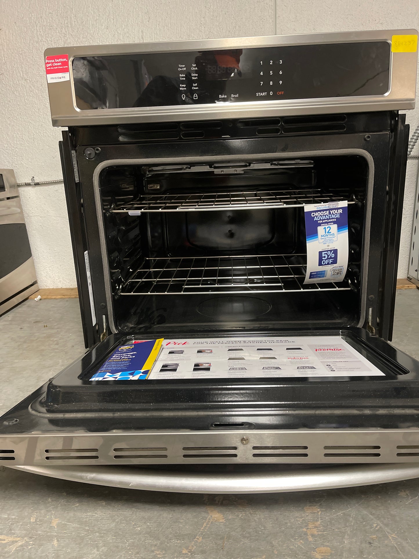 Frigidaire 30” Electric Single Wall Oven