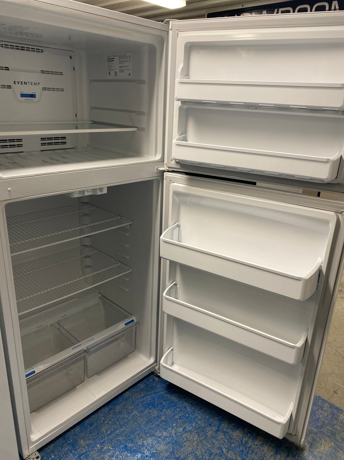 Frigidaire 30” Top Freezer 18 cu.ft. Capacity Refrigerator