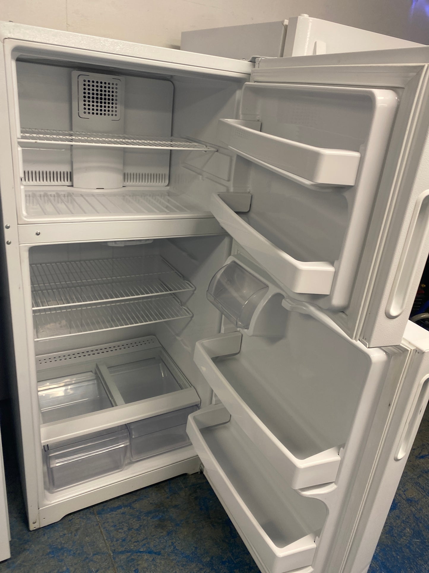 Hotpoint 15.6 cu. ft. Top Freezer Refrigerator