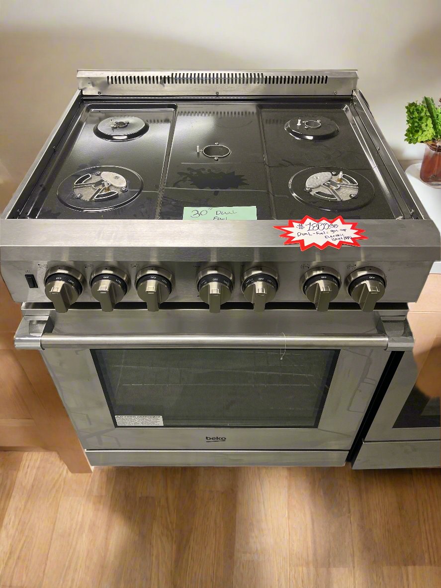 Beko 30” Electric Bake w/ Natural Gas Cooktop Slide-in Range