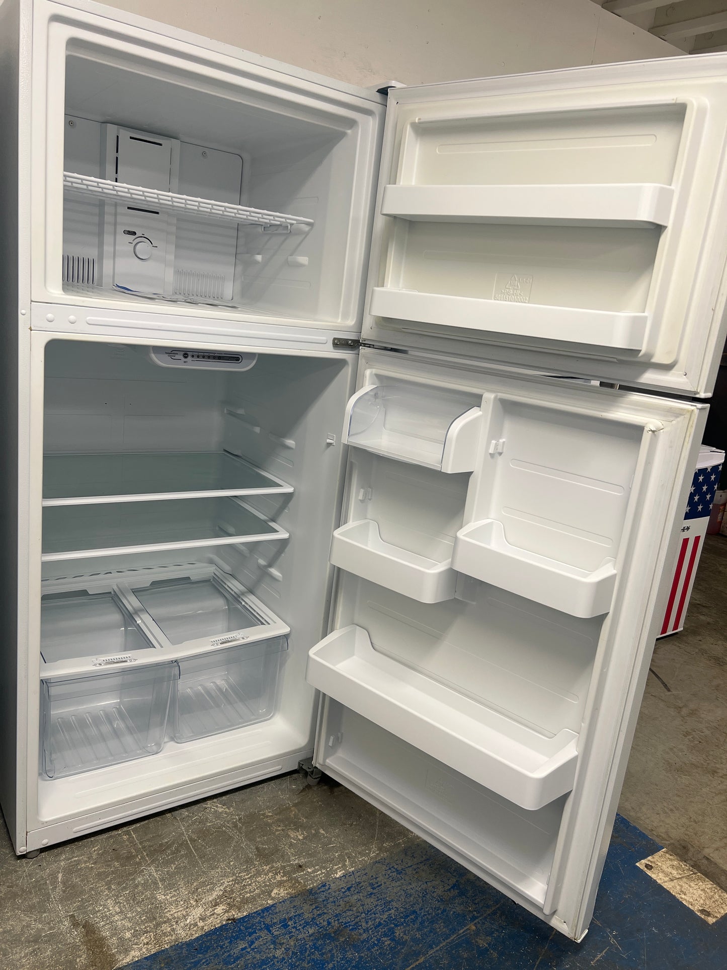 Vissani Top Freezer Refrigerator (as is)