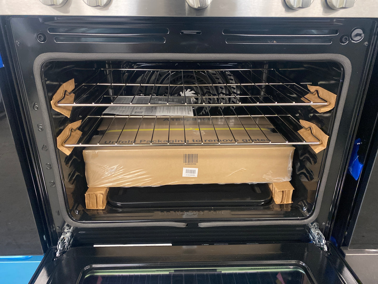 New!!! Frigidaire 5-Burner Natural Gas Convection Range