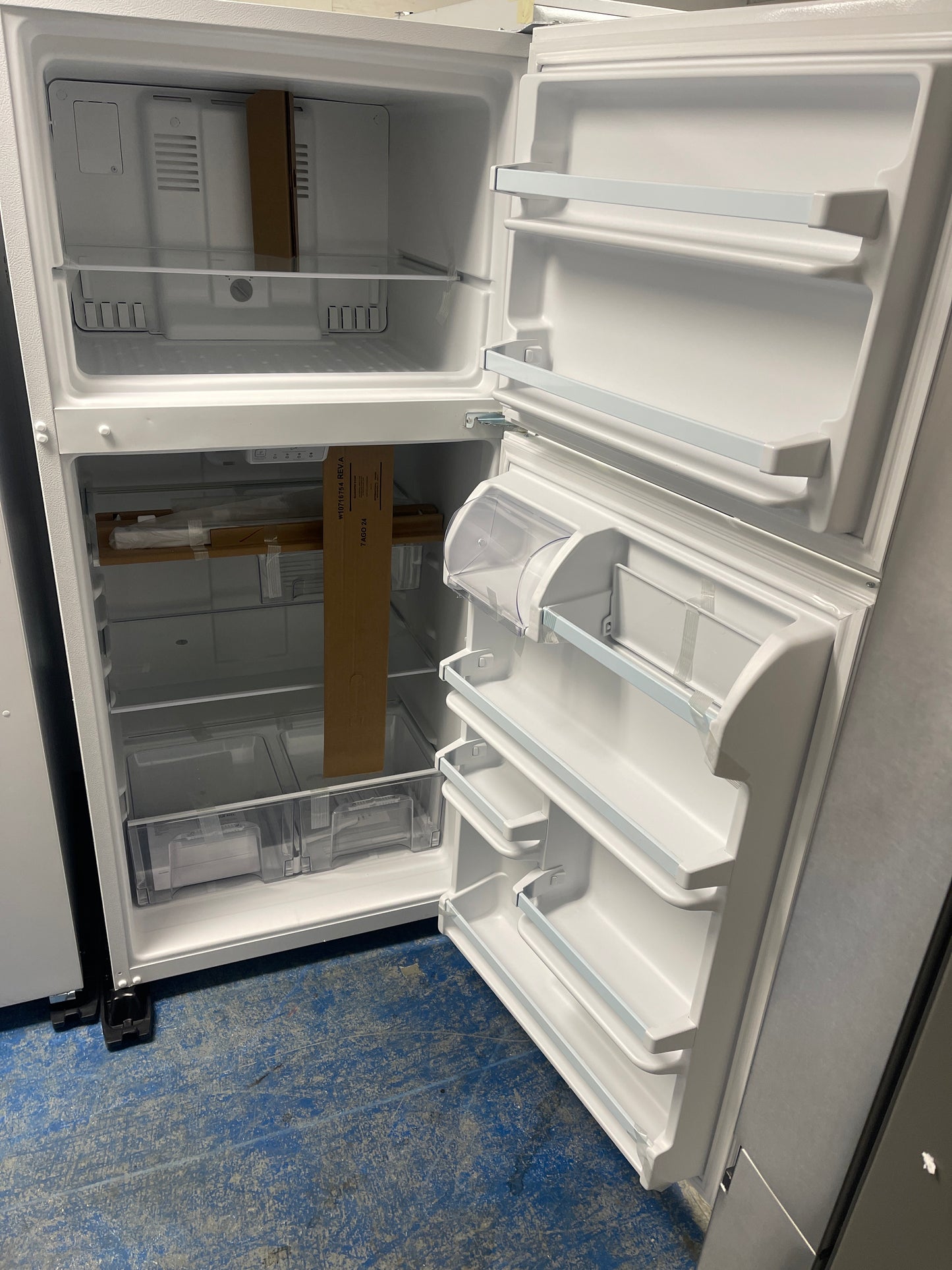 NEW!!! Whirlpool 18 cu. ft. Capacity Top- Freezer Refrigerator