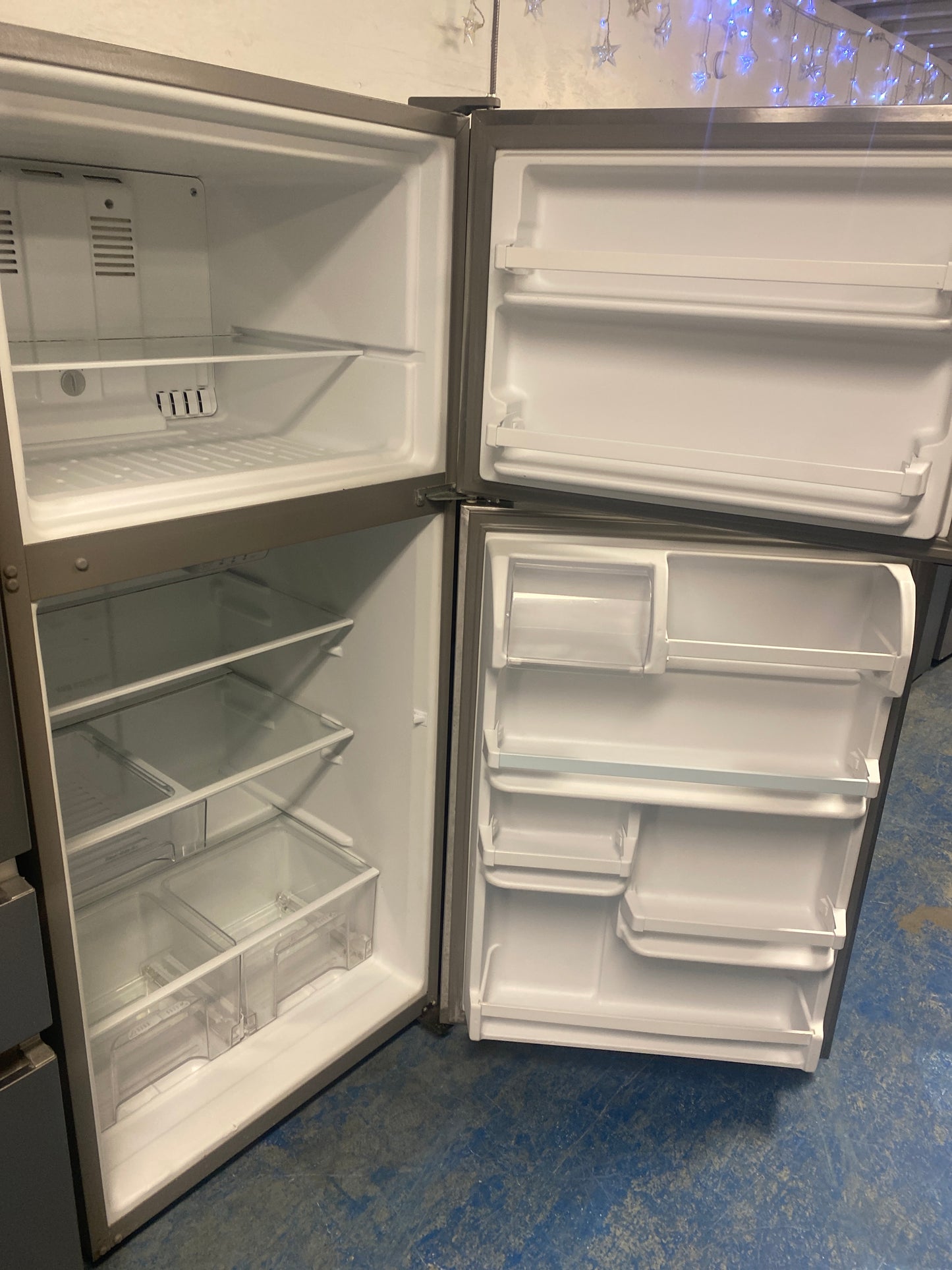 Whirlpool 33” wide Top Freezer Refrigerator