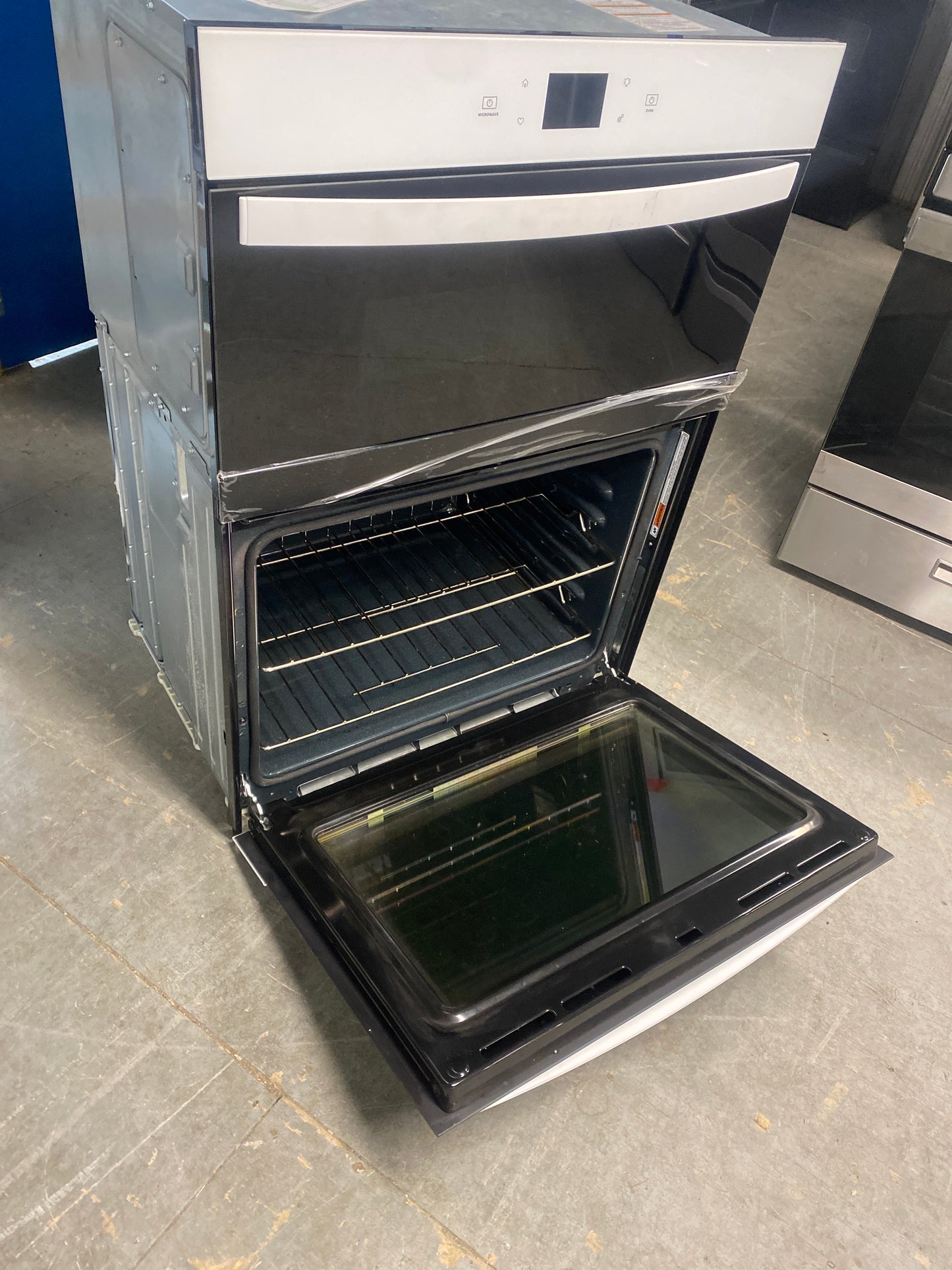 Whirlpool 30” Wall Oven & Microwave w/ Air Fry