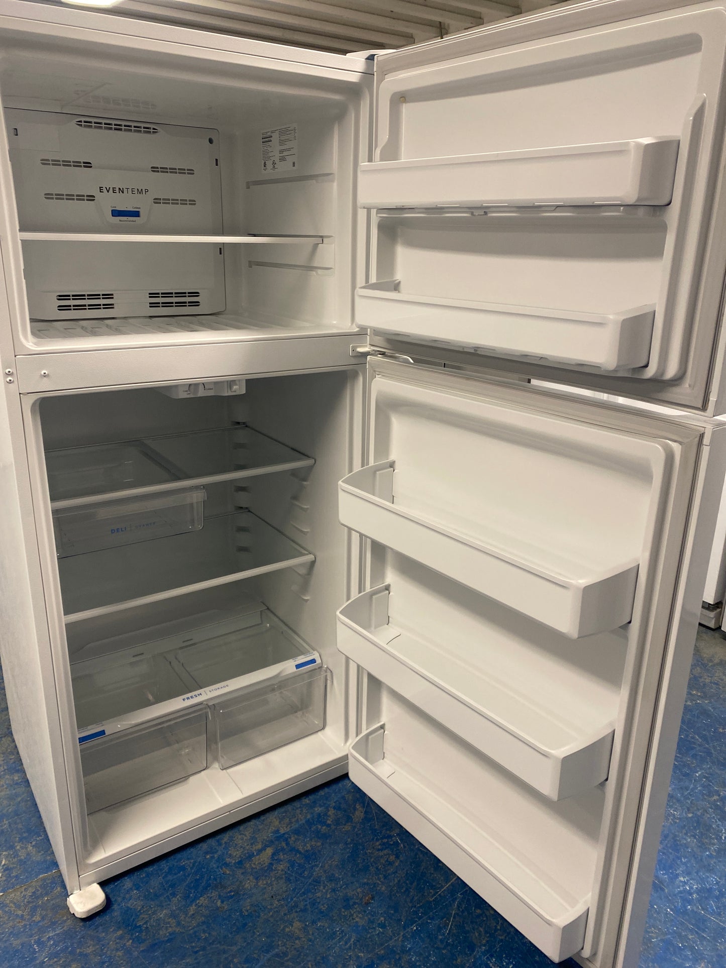 Frigidaire 30” Top Freezer Refrigerator