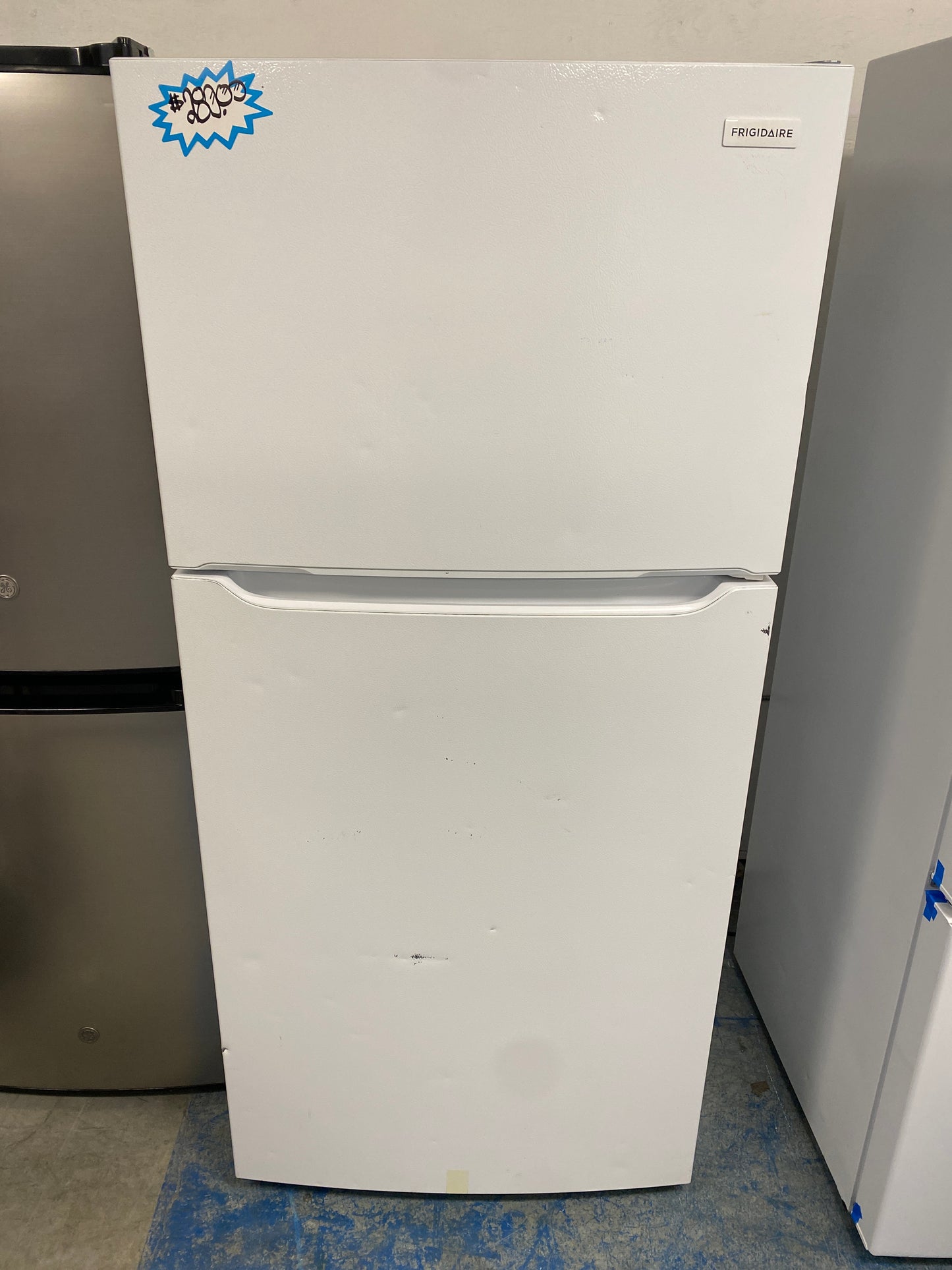 Frigidaire 18 cu. ft. Capacity Top Freezer Refrigerator