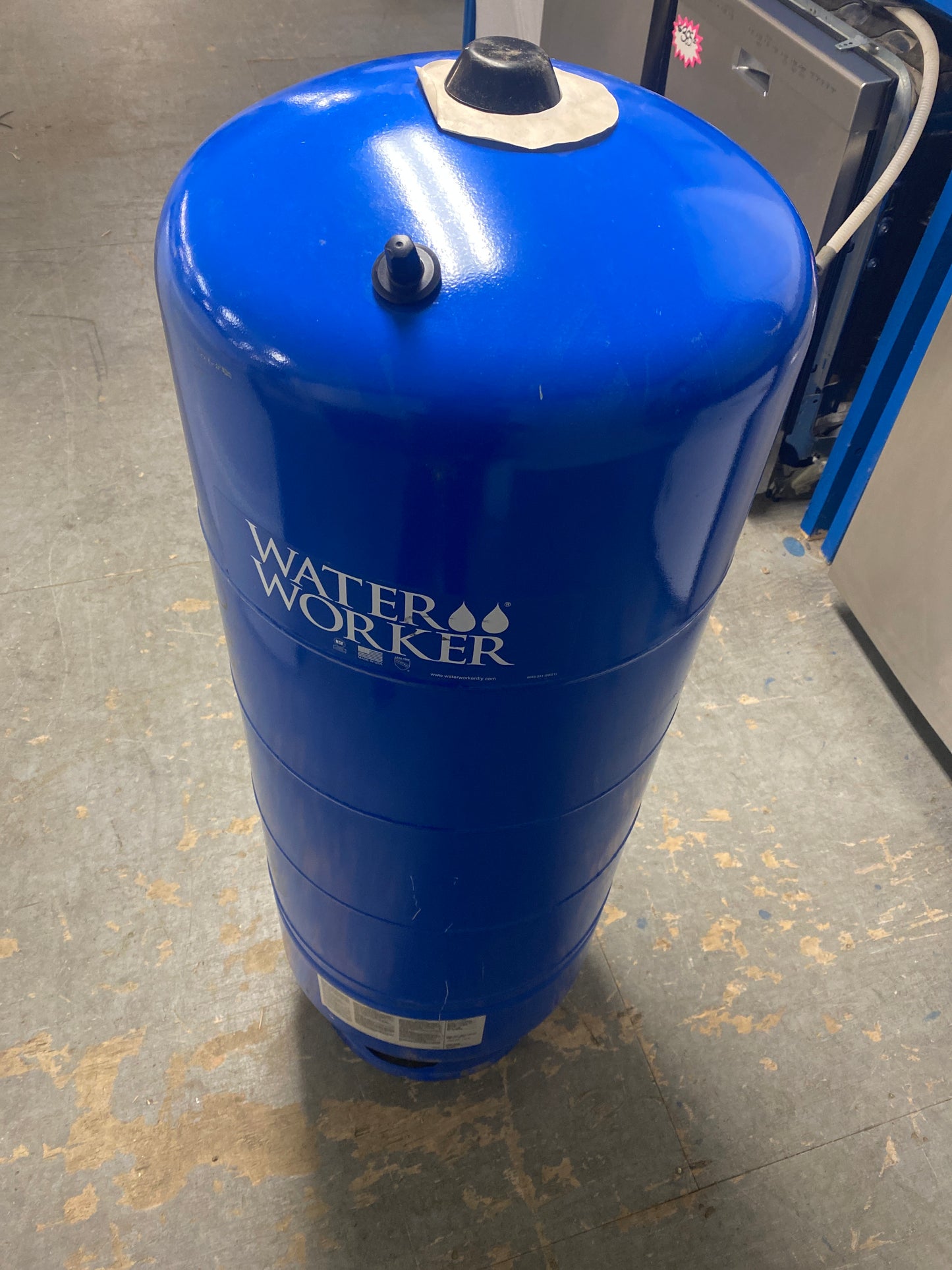 Water Worker Vertical Pre-Charged 100 psi Well Tank