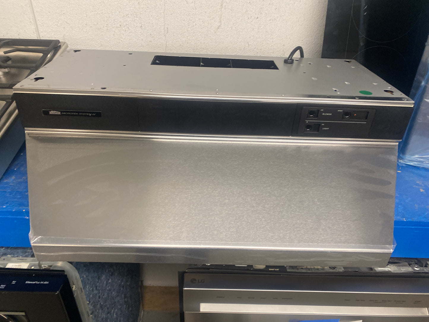 Broan 30” Stainless steel Vent Hood