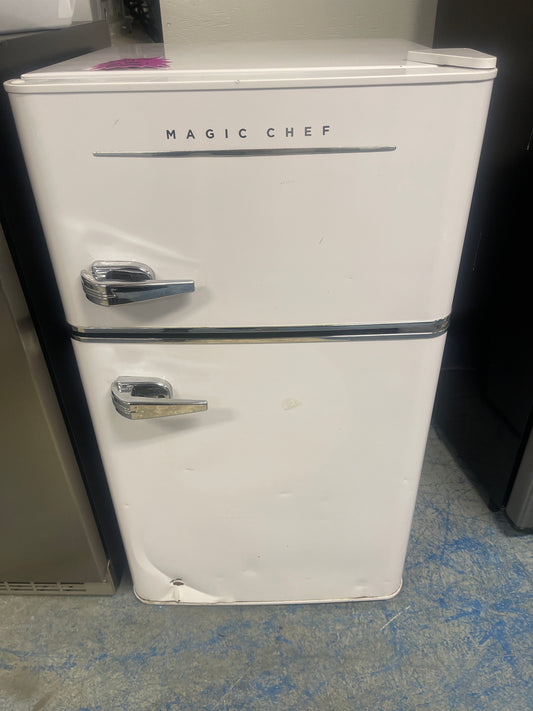 Magic Chef Mini Refrigerator