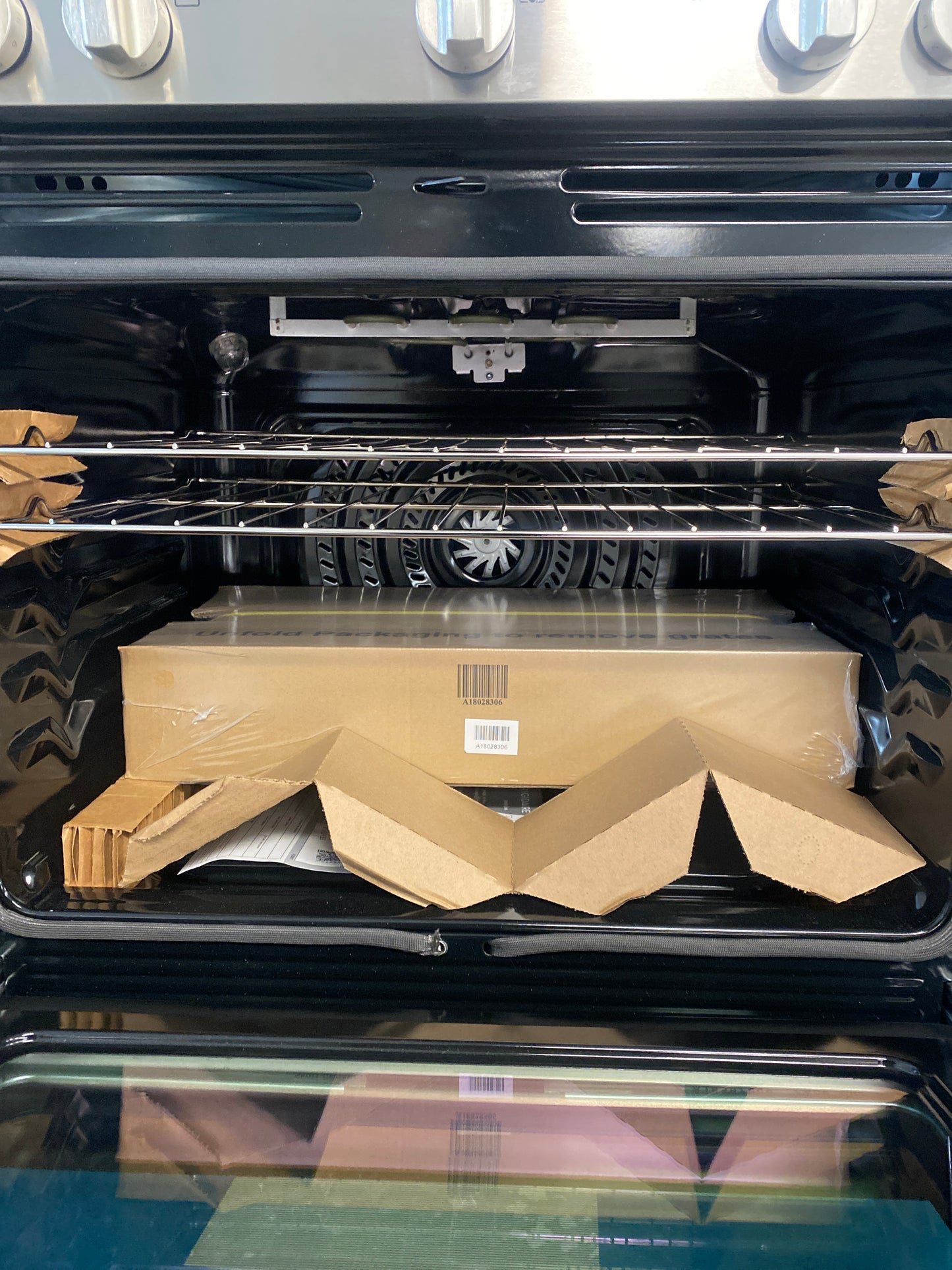 New!!! Frigidaire 5-burner Convection Bake Range