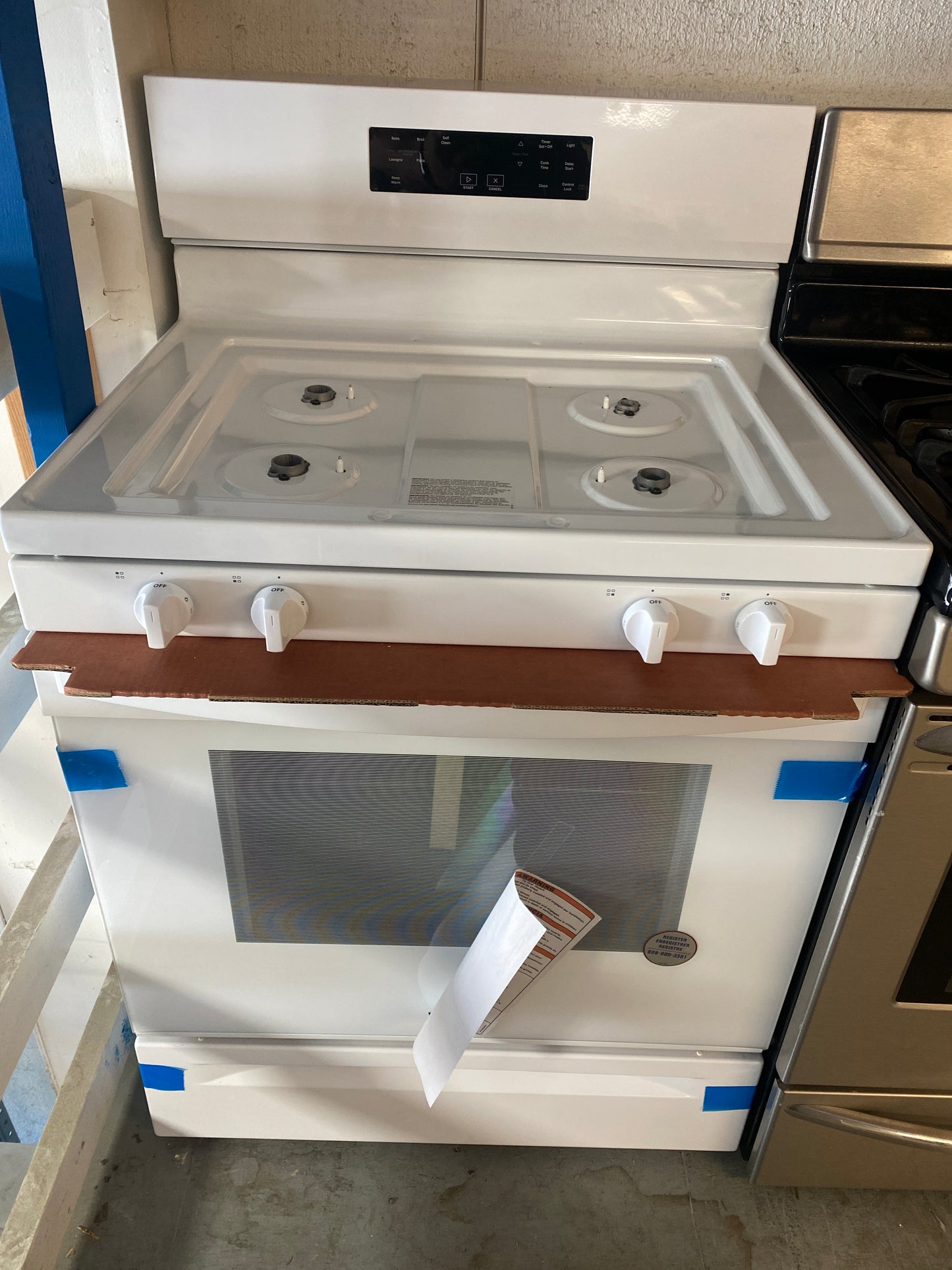 NEW!!! Whirlpool 30” 4 Burner Natural Gas Range