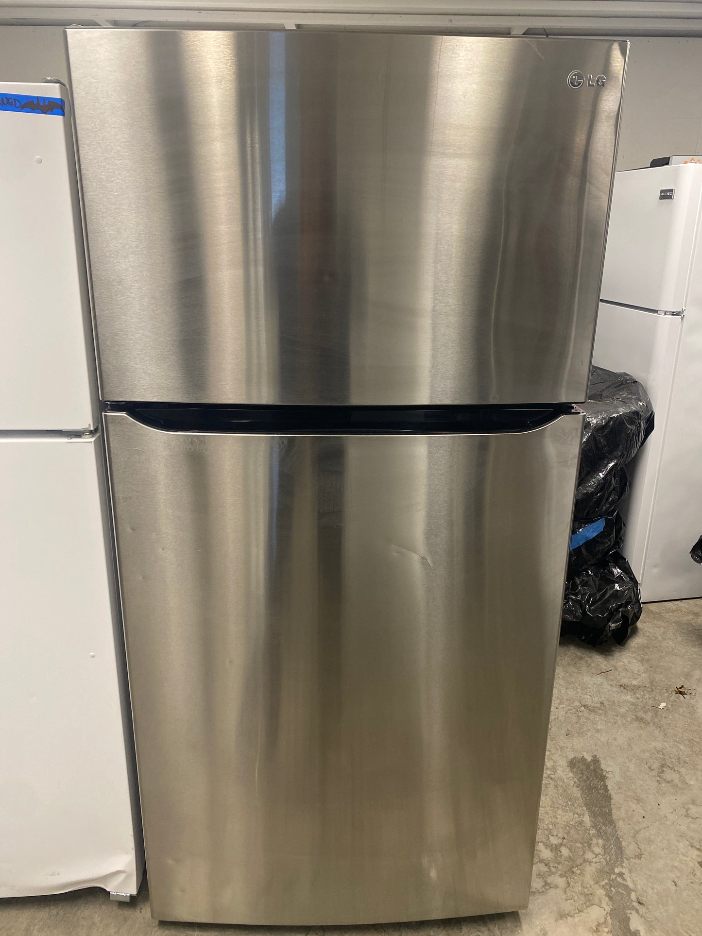 LG 33” Wide Top-Freezer stainless steel Refrigerator