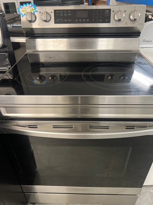Samsung 5 Burner Electric Range With Air Fry!! 6.3 cu. ft.