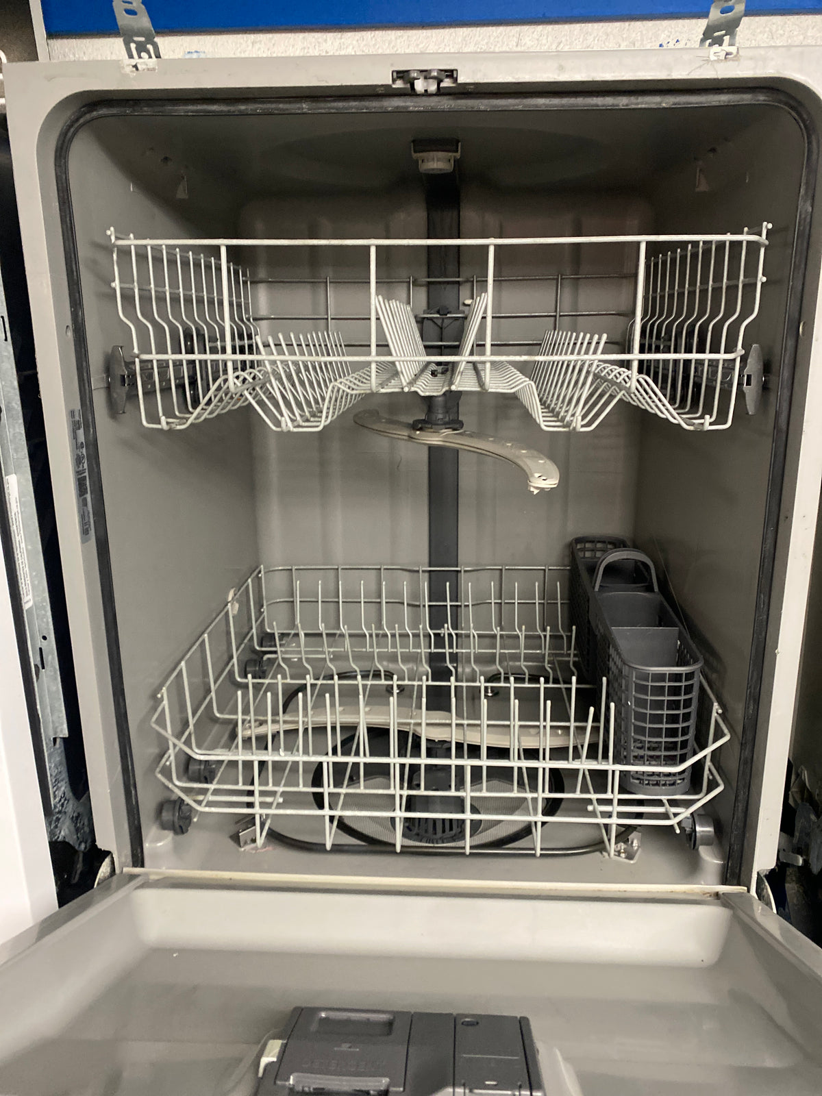 Hotpoint 24” Front Control white Dishwasher