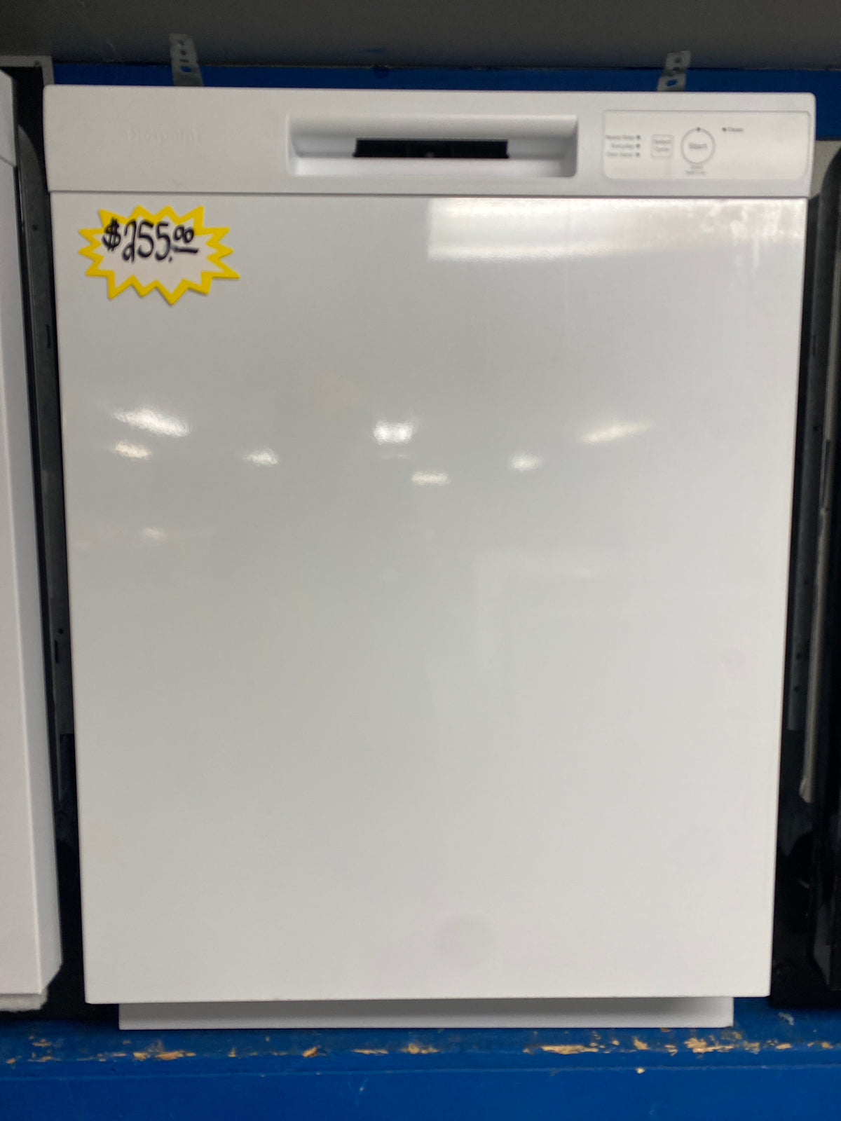 Hotpoint 24” Front Control white Dishwasher