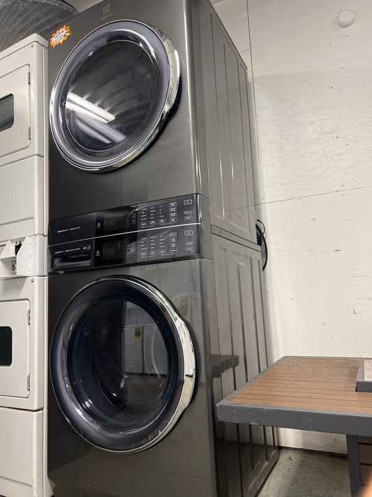 Electrolux Gas Washer dryer Stackable NEW!!