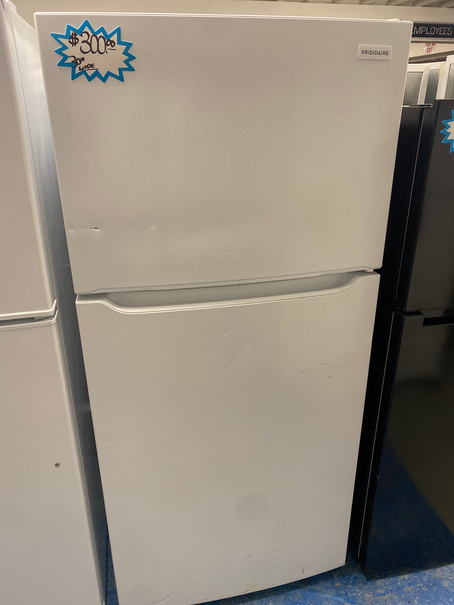 Frigidaire 30” Top Freezer 18 cu.ft. Capacity Refrigerator