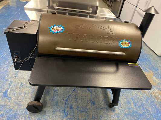 Traeger Pro Series 34 Pellete Grill w/ outdoor Cover