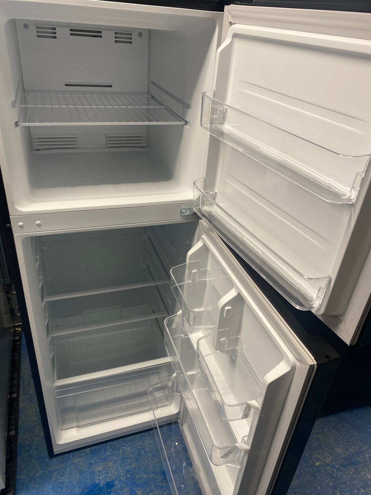 Vissani 20” wide 59” tall Mini-Refrigerator