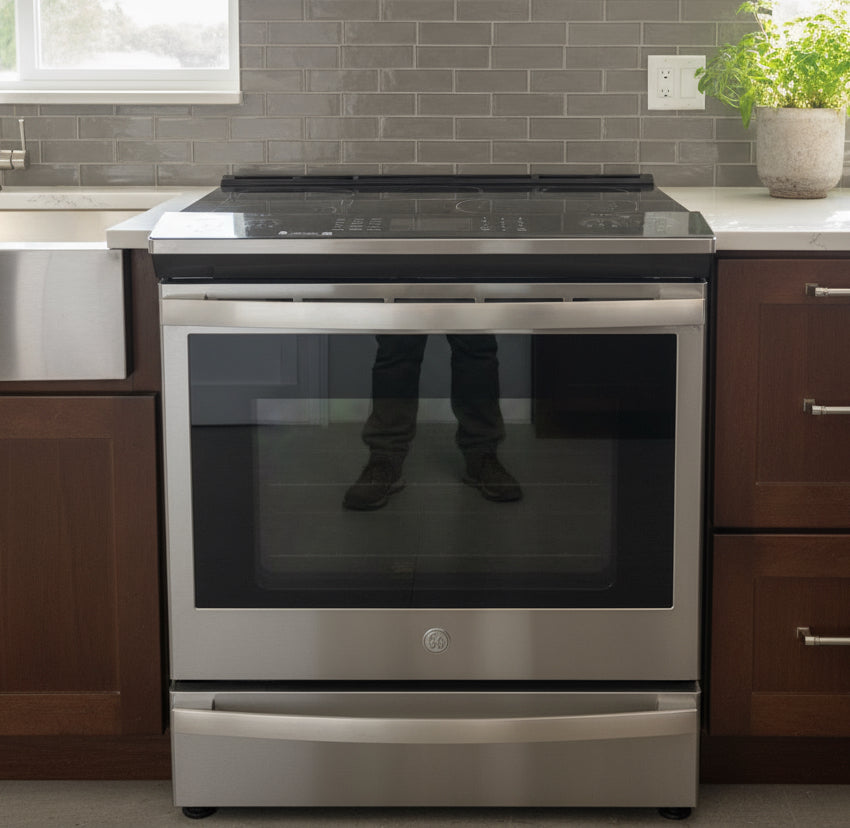 GE Electric Range 5.3 cu. ft. Air Fry/Convection NEW!!