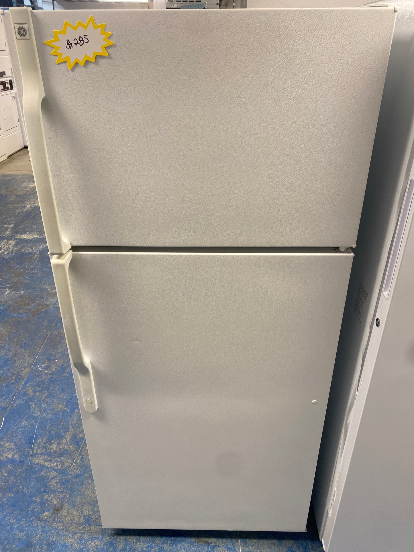 GE 28” Wide Top-Freezer Refrigerator