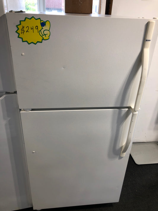 14.6 Cu. Ft. Kenmore Basic Refrigerator