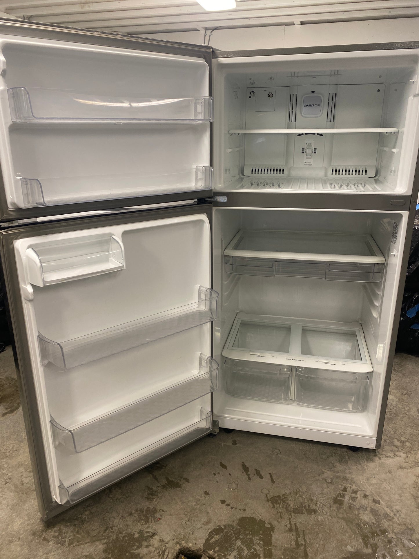 LG 33” Wide Top-Freezer stainless steel Refrigerator