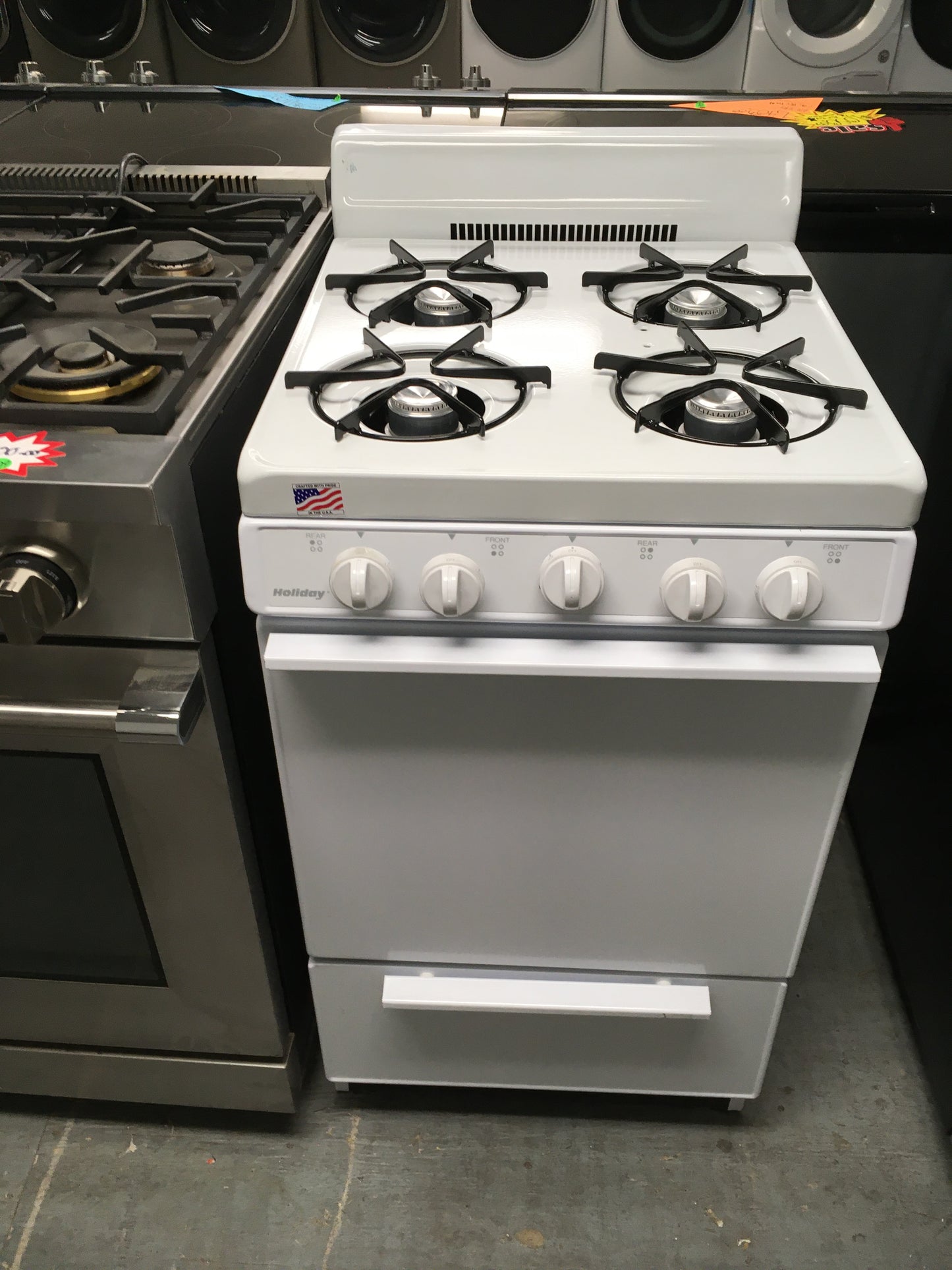 Holiday 20-in 4 Burners 2.4-cu ft Freestanding Natural Gas Range (White)