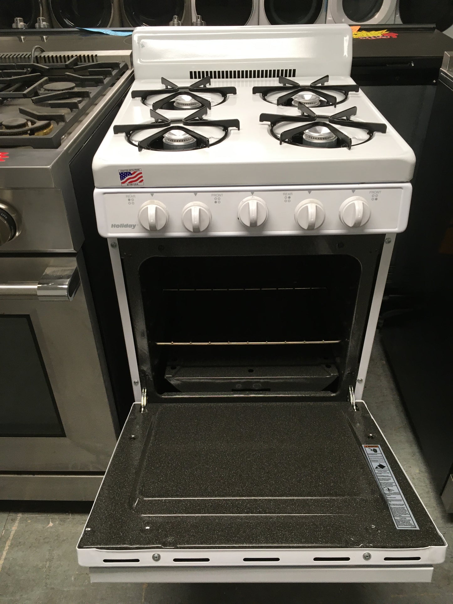 Holiday 20-in 4 Burners 2.4-cu ft Freestanding Natural Gas Range (White)