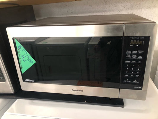 PANASONIC 1.6 cu. ft. Counter-Top Microwave